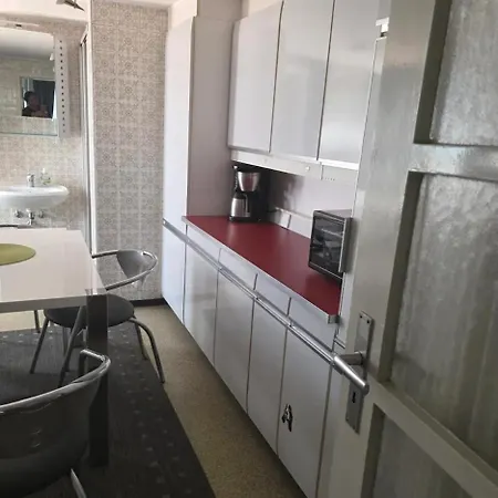 Monteur In Apartament *